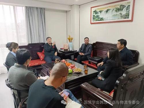 跨境電商與物流專業(yè)委員會(huì)負(fù)責(zé)人高翔與河南路通國際經(jīng)貿(mào)集團(tuán)李鋼偉董事長會(huì)面，共商行業(yè)發(fā)展新機(jī)遇